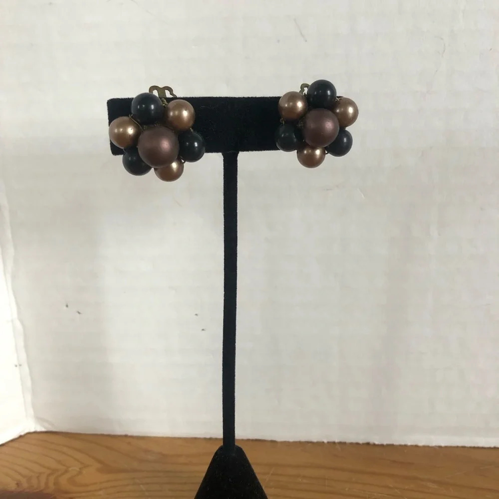 Vtg Beaded Clip On Earrings
